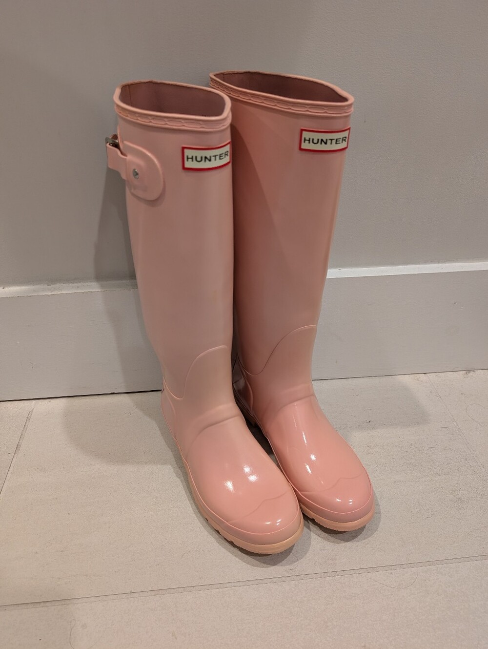 NWOT Hunter Glossy Tall Rain Boots in Light Pink